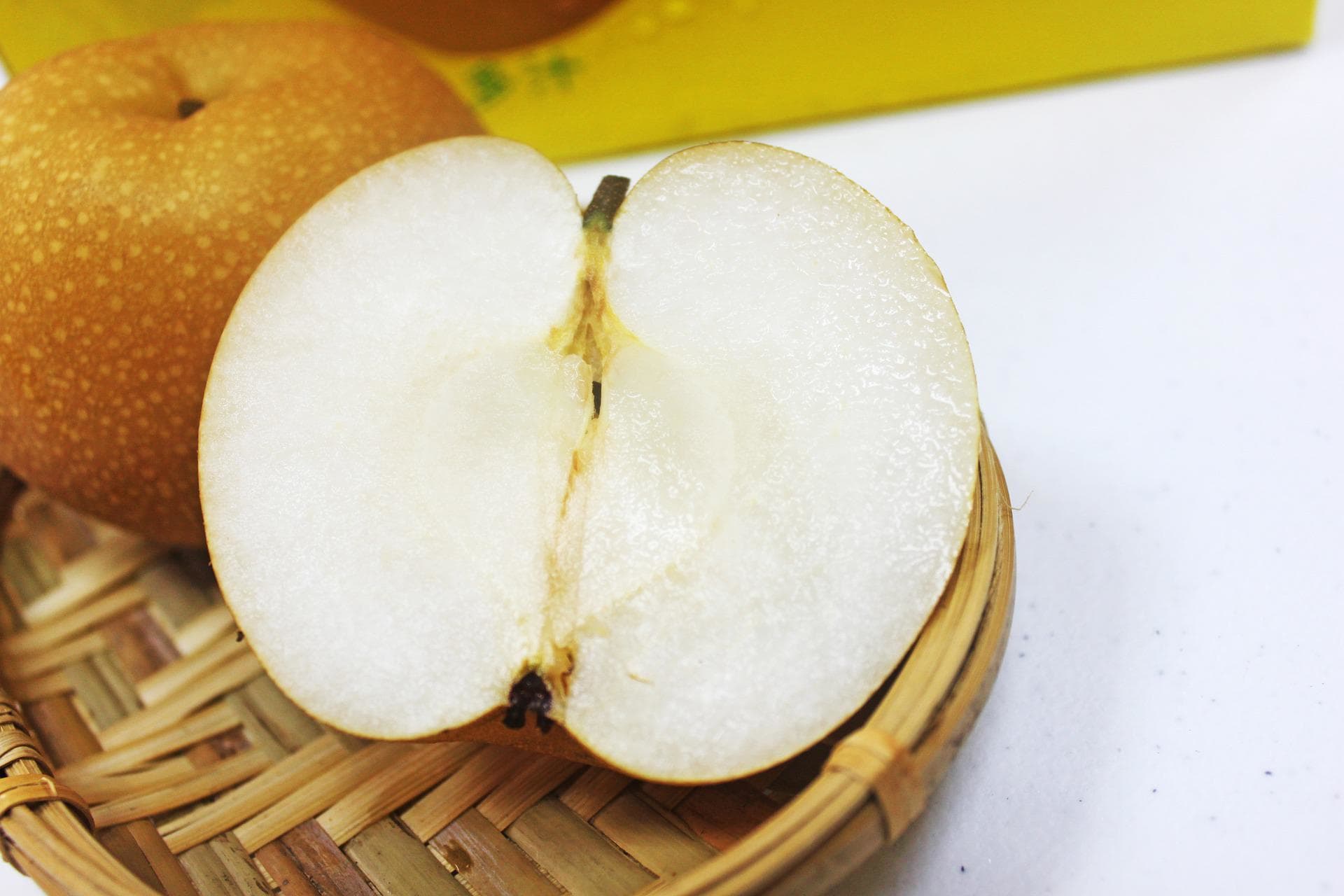 fengshui-pear-g9687e0bdb_1920.jpg